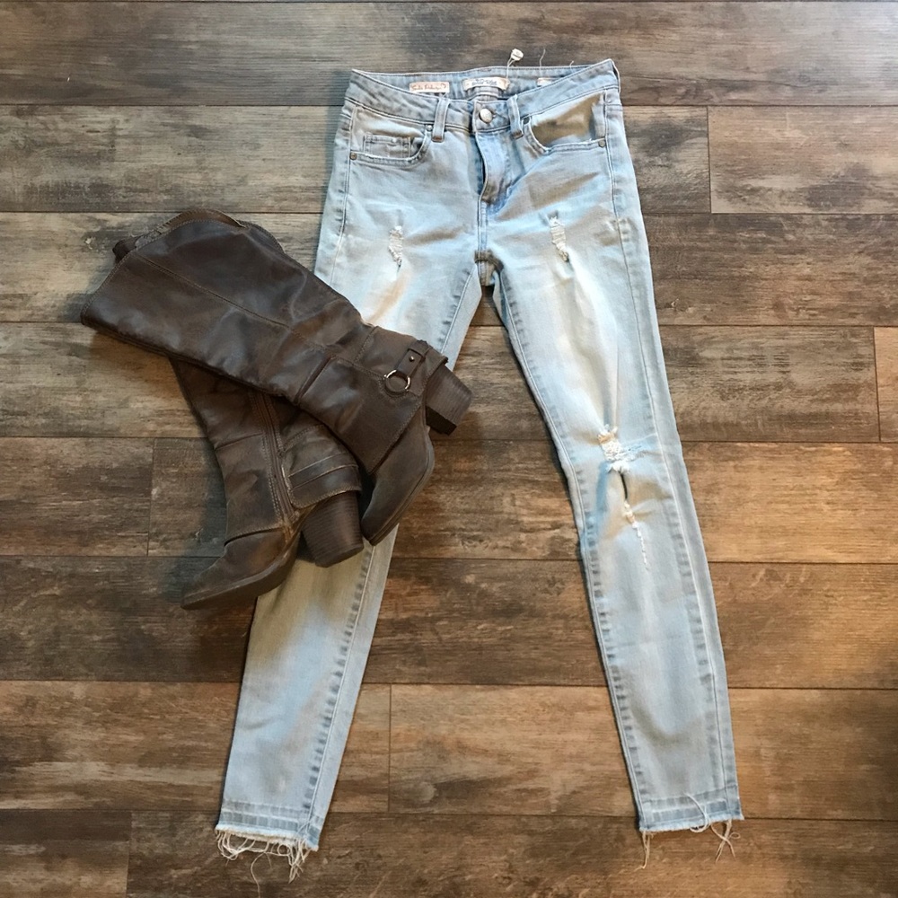 Bundle of a pair of boots and jeans.